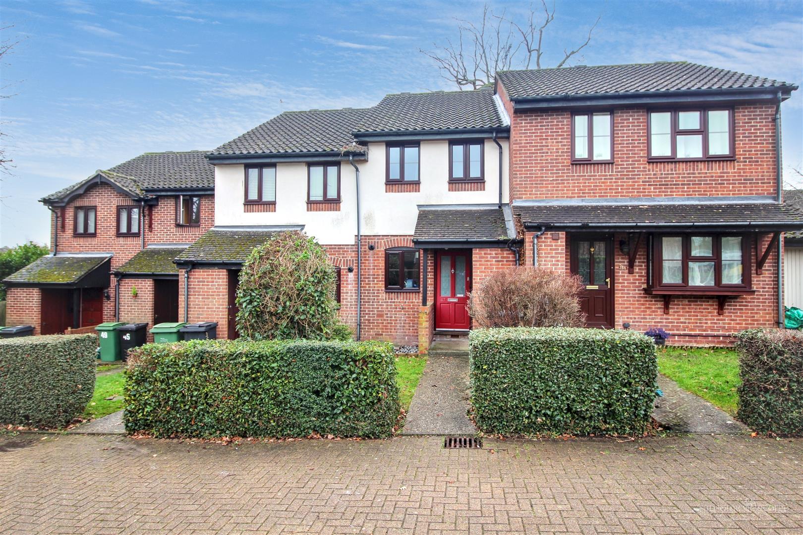 2 bed property in Horseshoe Crescent, Reading